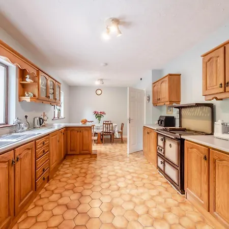 3 Bed In Oc-s32584 Vakantiehuis